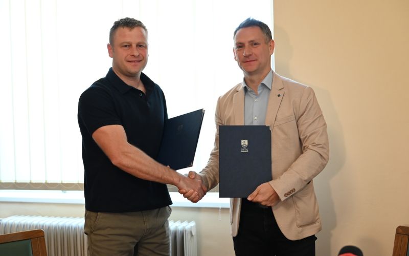 hb_podpis pogodbe.jpg