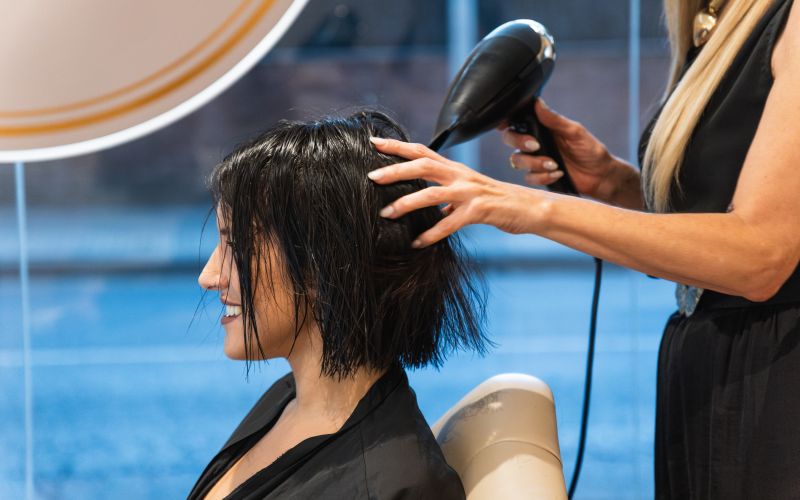 ženske frizure, črni lasje, črna barva