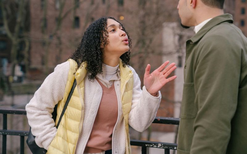 ženska kritizira moškega