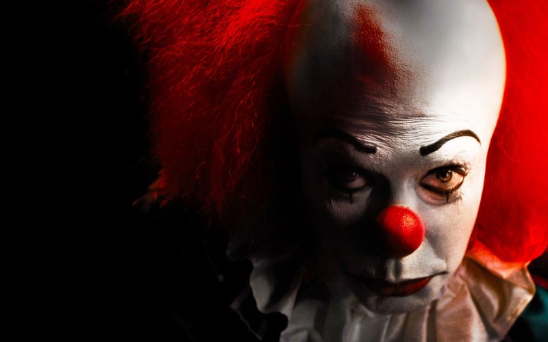 Prvi Pennywise v izvedbi Tim Curry je bil na videz skoraj nedolžen klo
