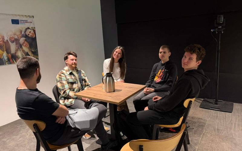 evropski-teden-mladih, ziva-knjiznica