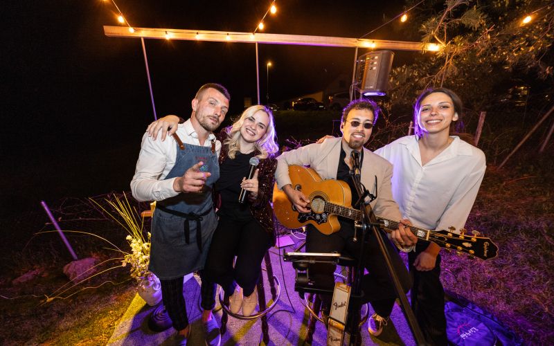 kavarna-platana, druga-obletnica, koncert, katarina-fujs, ziga-zeks