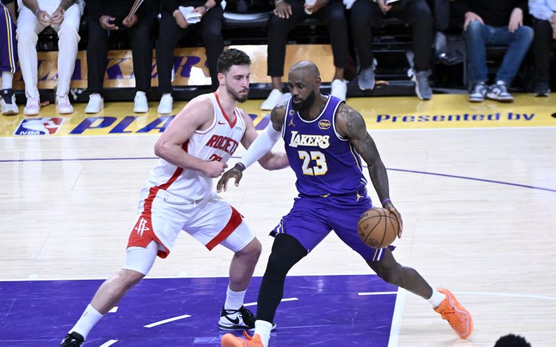 alperen sengun lebron james.jpg