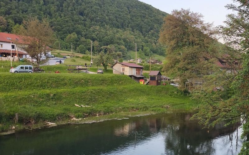 dvor-soteska.jpg