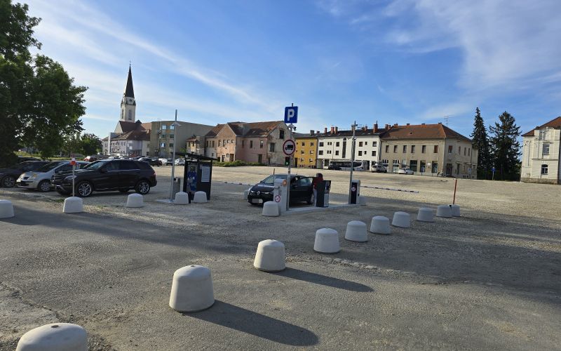 parkirišče-arhitekta-novaka, plačljivo-parkirišče-mercator, makadamsko-parkirišče
