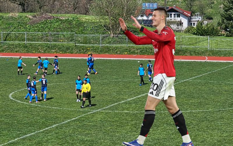 šeško (2)_PhotoGrid.png