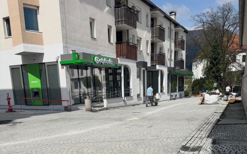 Valvasorjev trg obnova, foto Občina Laško.jpg