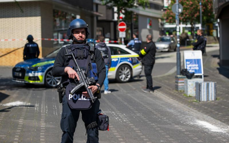 policija-talci-banka