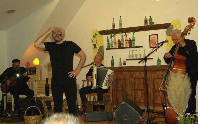 dvor, koncert, etno-bankda-poseben-gust, ales-plut