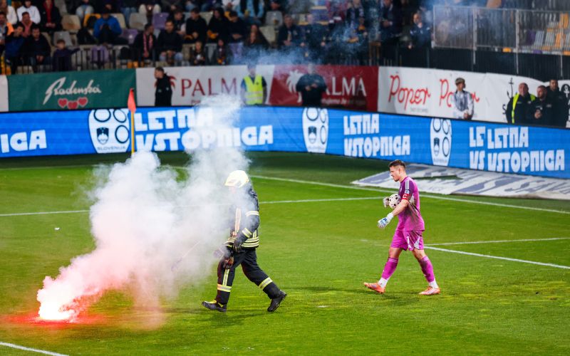 nogomet_Maribor_Olimpija_prekinitev.jpg