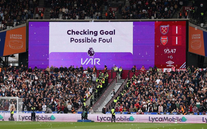 west ham arsenal var.jpg