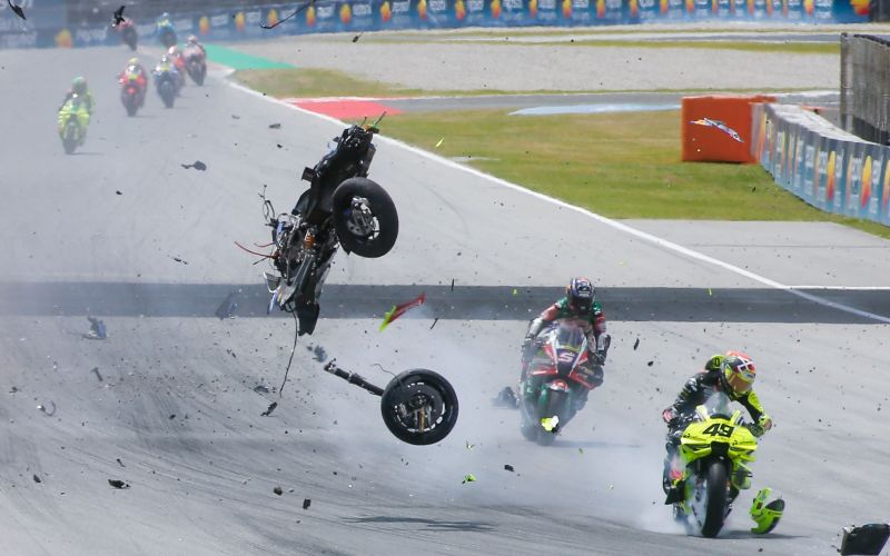motogp-v-barceloni-skoraj-postal-tragedija