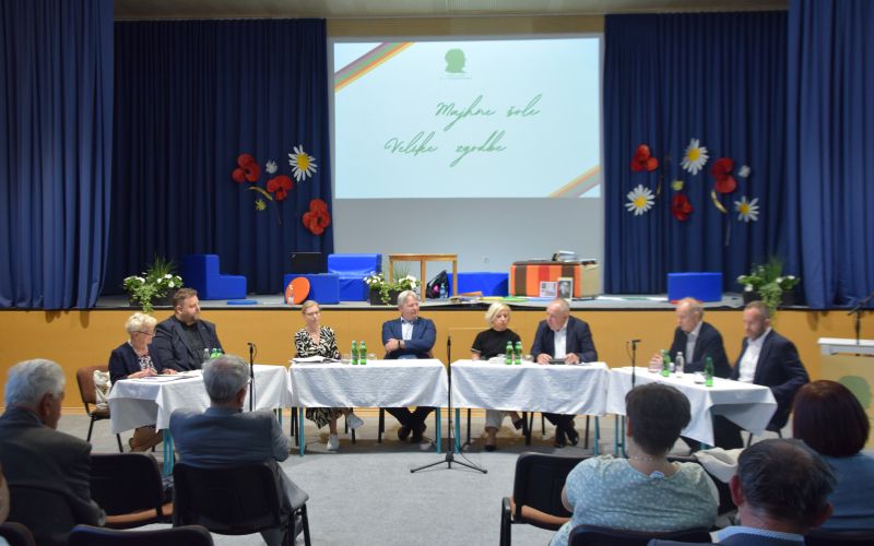 oš-dr.-antona-trstenjaka-negova, okrogla-miza, trstenjakovo-leto, majhne-šole