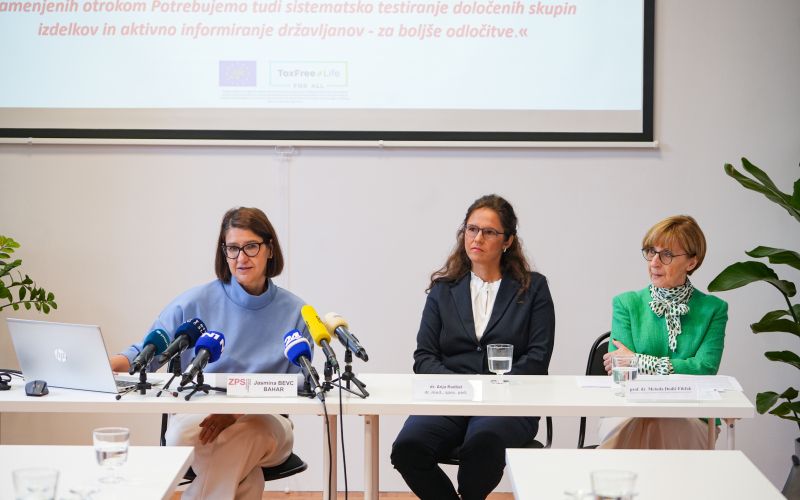 azbest, igrače, Jasmina Bevc Bahar, Anja Radšel, Metoda Dodič Fikfak.jpg