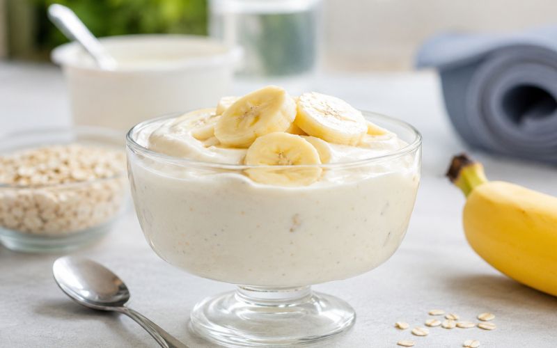sladica iz banane in grškega jogurta