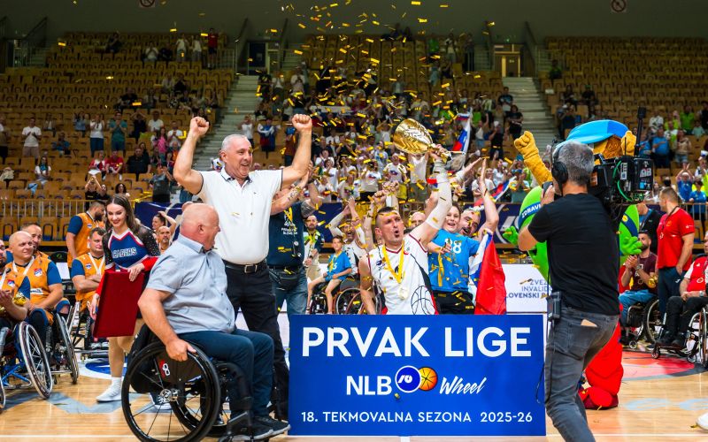 Slavje v Hali Tivoli.jpg