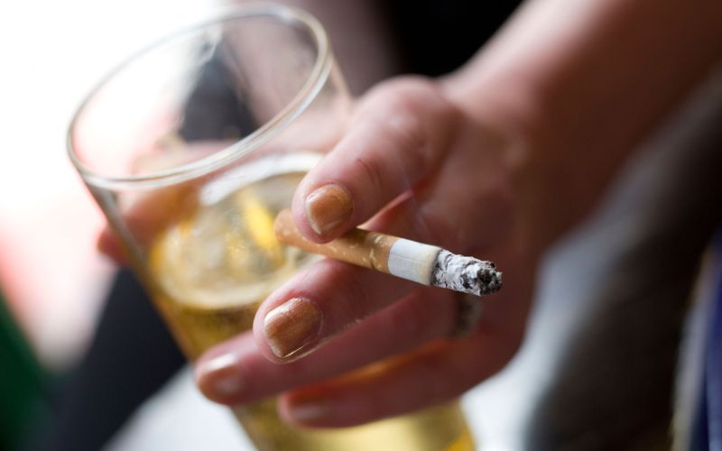 kajenje in alkohol, cigareti