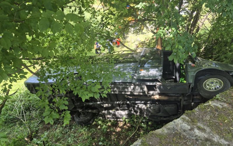 predjama, nesreca, minibus