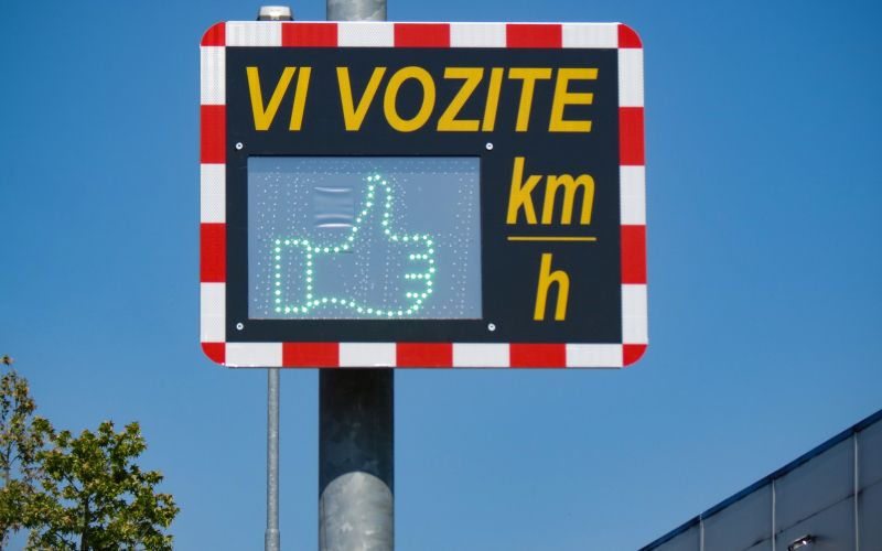 hb_prikaozovanje hitrosti.jpg