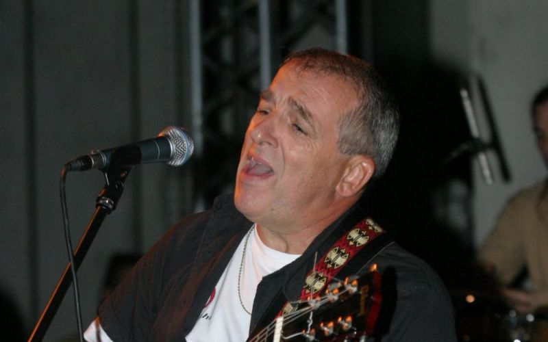Poslovil se je kitarist kultne novomeške rock zasedbe Rudolfovo, Andrej Blažon.