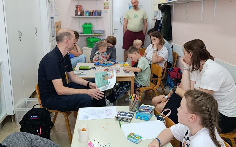 obisk-predstavnika-civilne-zascite-na-pediatricnem-oddelku-splosne-bolnisnice-novo-mesto