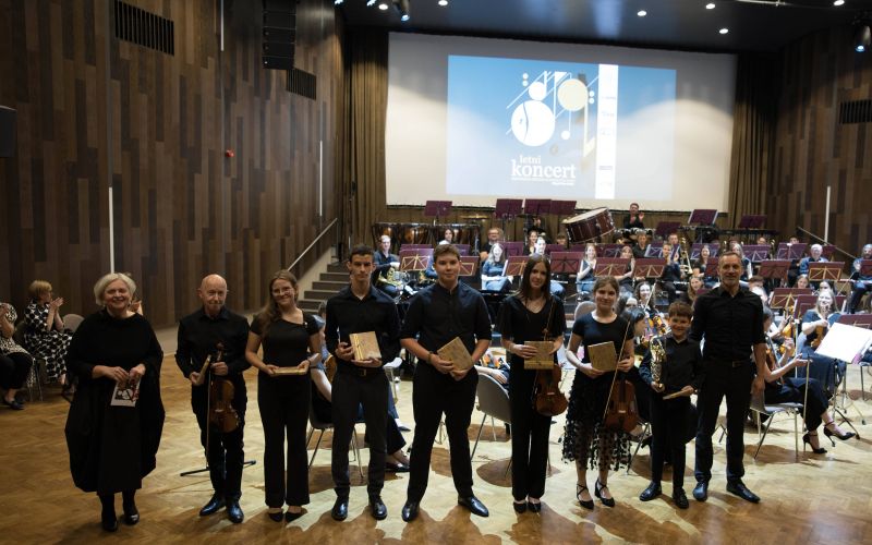 simfonicni-orkester-glasbene-sole-krsko-je-letni-koncert-obarval-s-plesnimi-ritmi