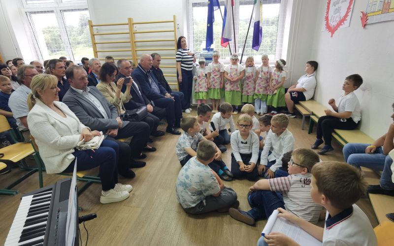 slovesna-otvoritev-prenovljene-in-posodobljene-ps-ajdovec