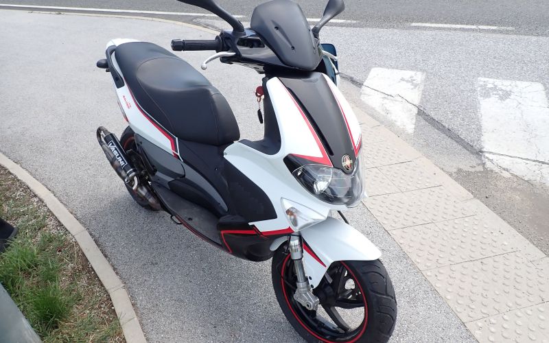 moped (1).jpg