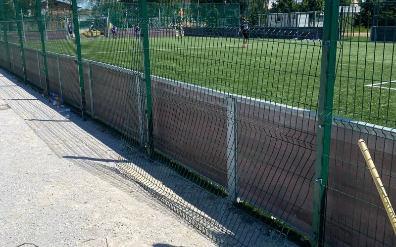 turnisce, igrisce, poskodovana-ograja