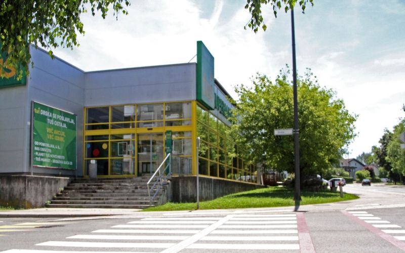 Vrata trgovine Tuš zaenkrat ostajajo zaprta.