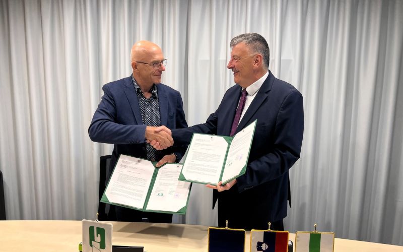 Ob podpisu pogodbe za začetek prenove ceste Gradišče-Polica