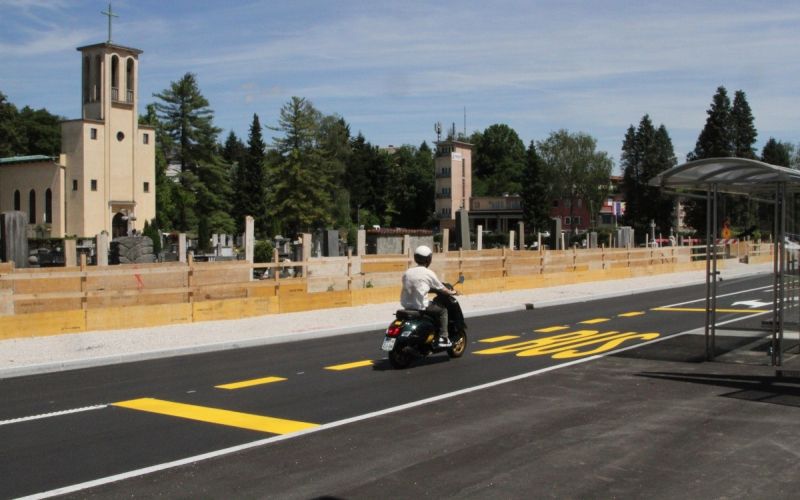 Postajališče na Seidlovi cesti pri pokopališču je zarisano na cesti