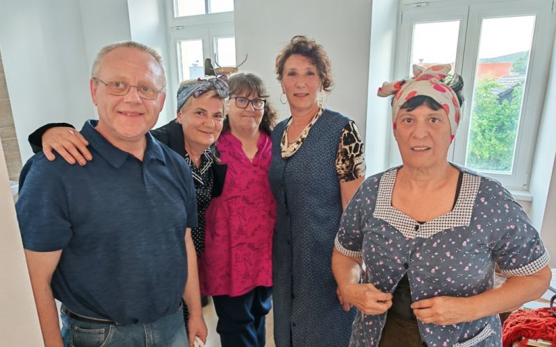 Zasedba pred nastopom: Dario Sarić, Bernarda Frankovič, Lidija Šterk, Stanka Planinc in Mira Madronič