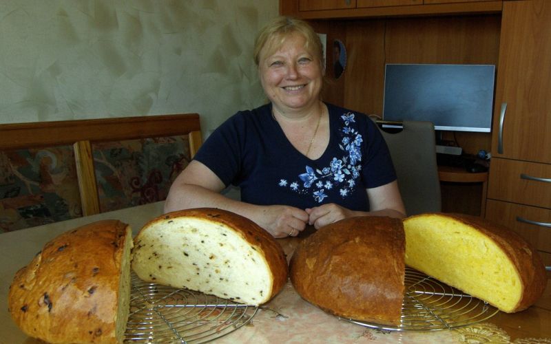 Nada je lahko vesela in ponosna, ker zna speči tako lep in dober kruh