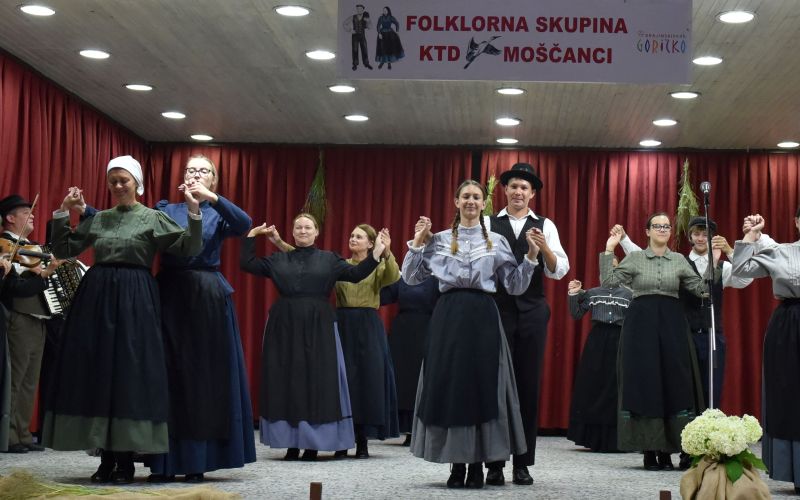 peli-in-plesali-so-jih-mati-moja, moscanci