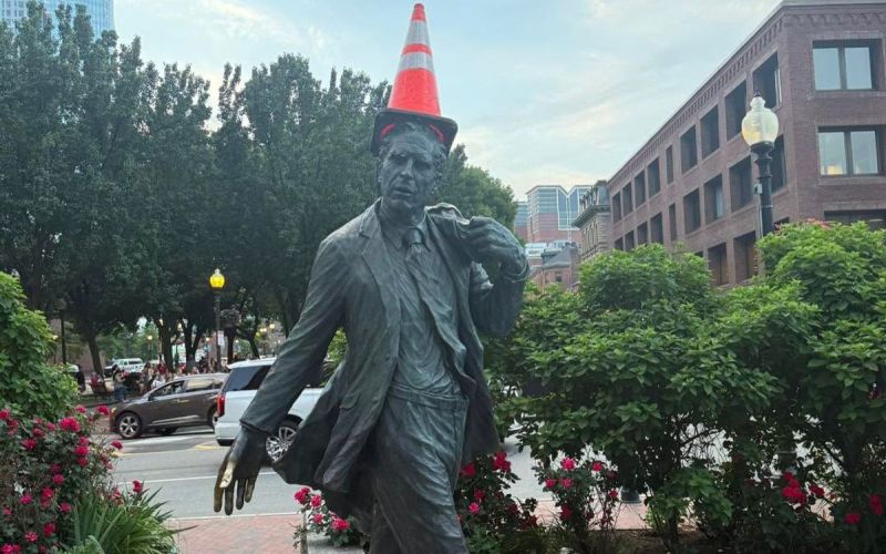 0_boston-statue.jpg