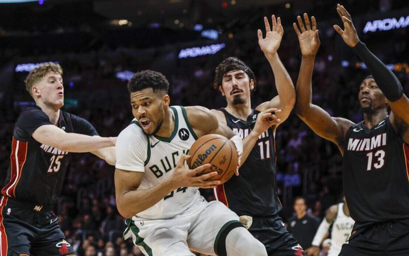 giannis antetokounmpo pm.jpg
