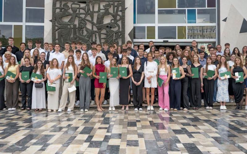 Odlični-učenci-in-dijaki-2026.jpg