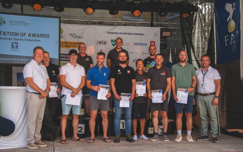 odprto-slovensko-in-madzarsko-drzavno-prvenstvo-v-letenju-s-toplozracnimi-baloni, razglasitev, podelitev-priznanj, balonarji, baloni