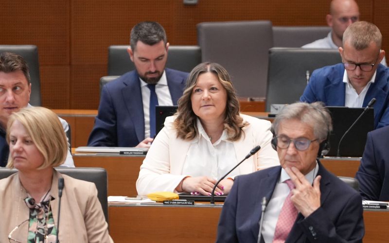 elena zavadlav ušaj.jpg