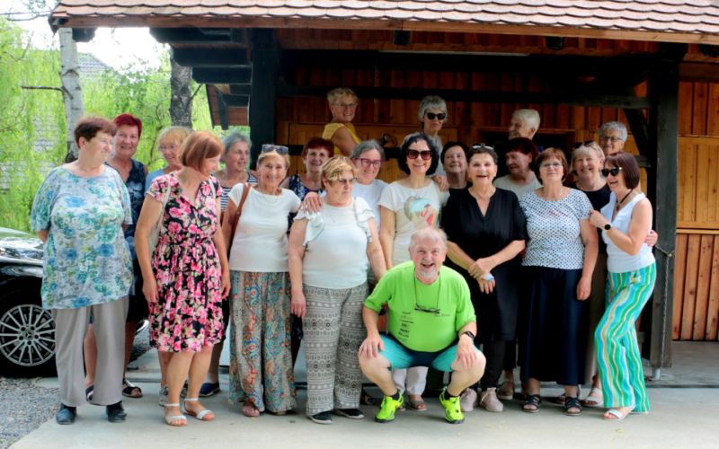 Maturanti zdravstvena šola.jpg