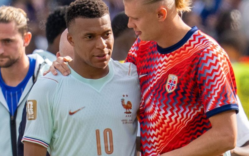 Erling Haaland klian mbappe.jpg