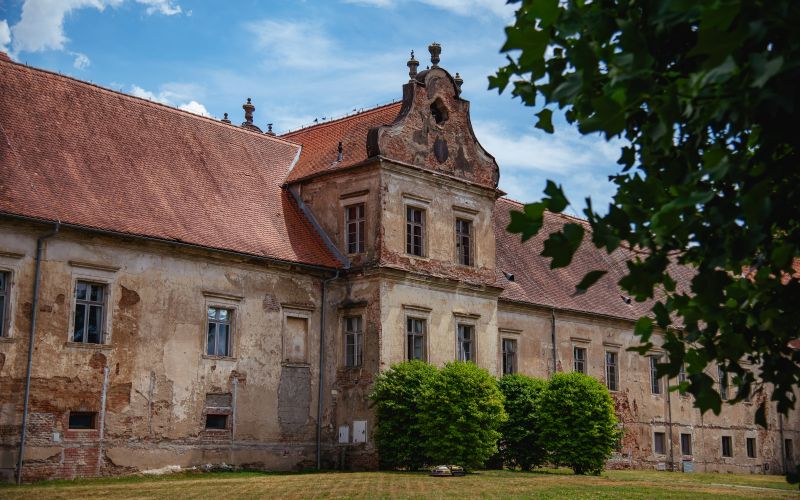 ris-dvorec-rakičan, grad-rakičan, rakičanski-grad, graščina, simbolična