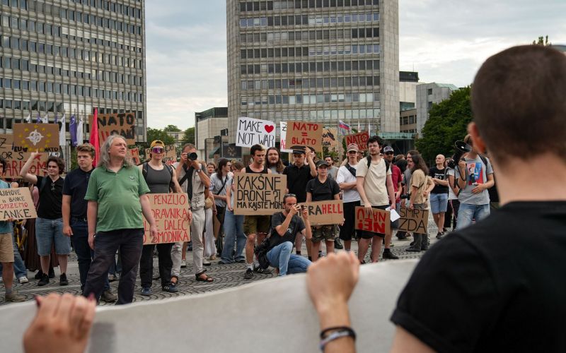 protest, nato.jpg