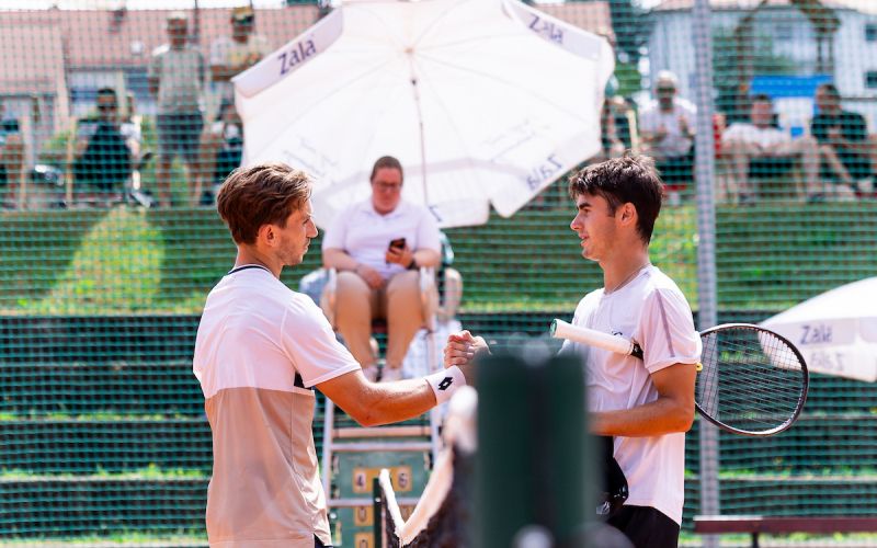 tenis store.jpg