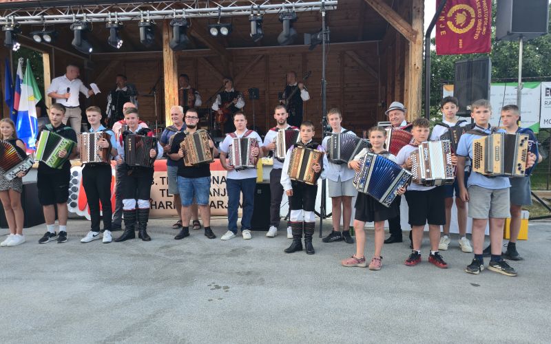 tekmovanje-harmonikarjev-hinje