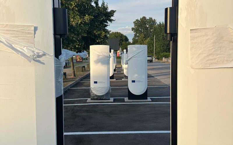 tesla, supercharger, btc, kraja
