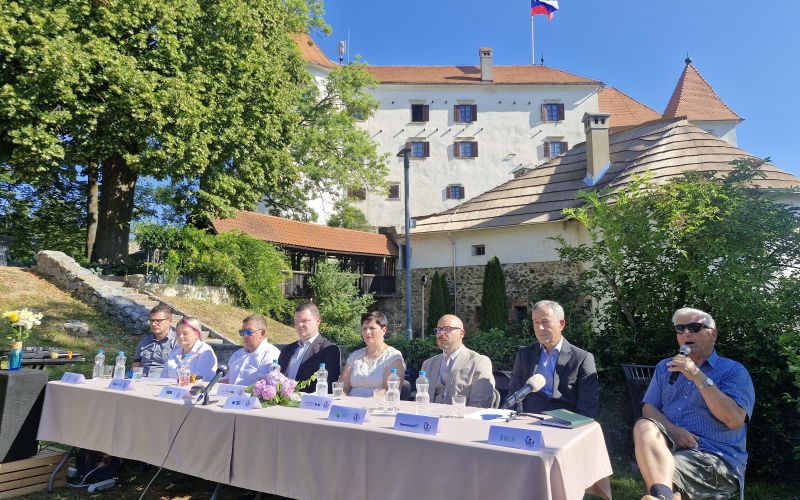 povezani.jpg