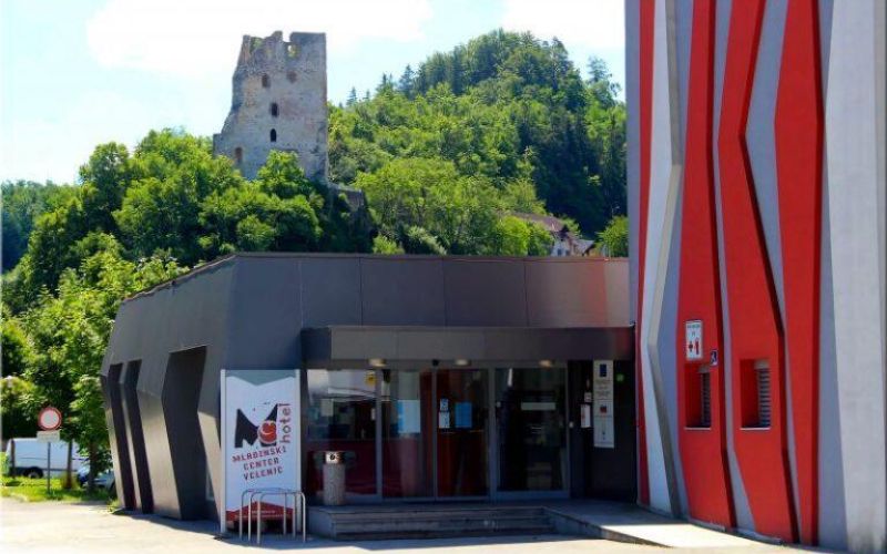 Mladinski center.jpg