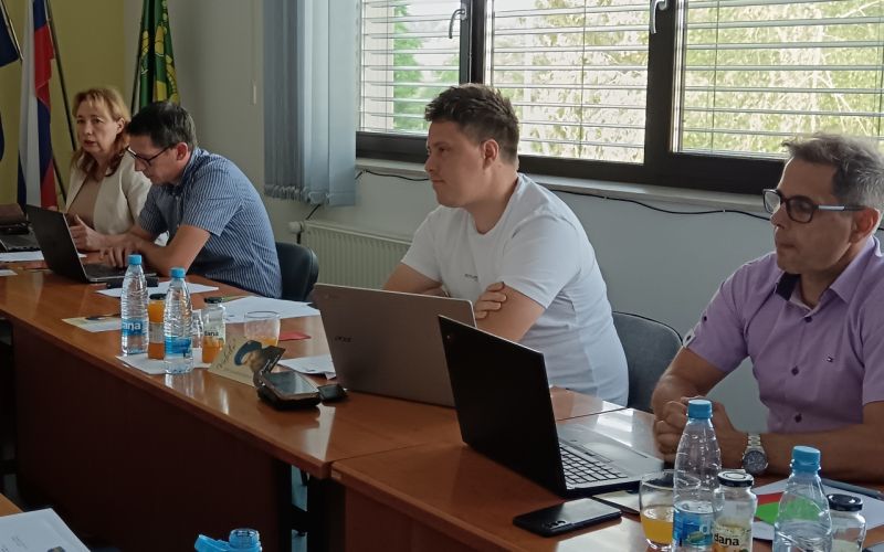 Na zadnji občinski seji so o zavodu med drugim razpravljali svetniki: Martina Kralj, Janez Lekše, Matej Hočevar in Rajko Zakšek.